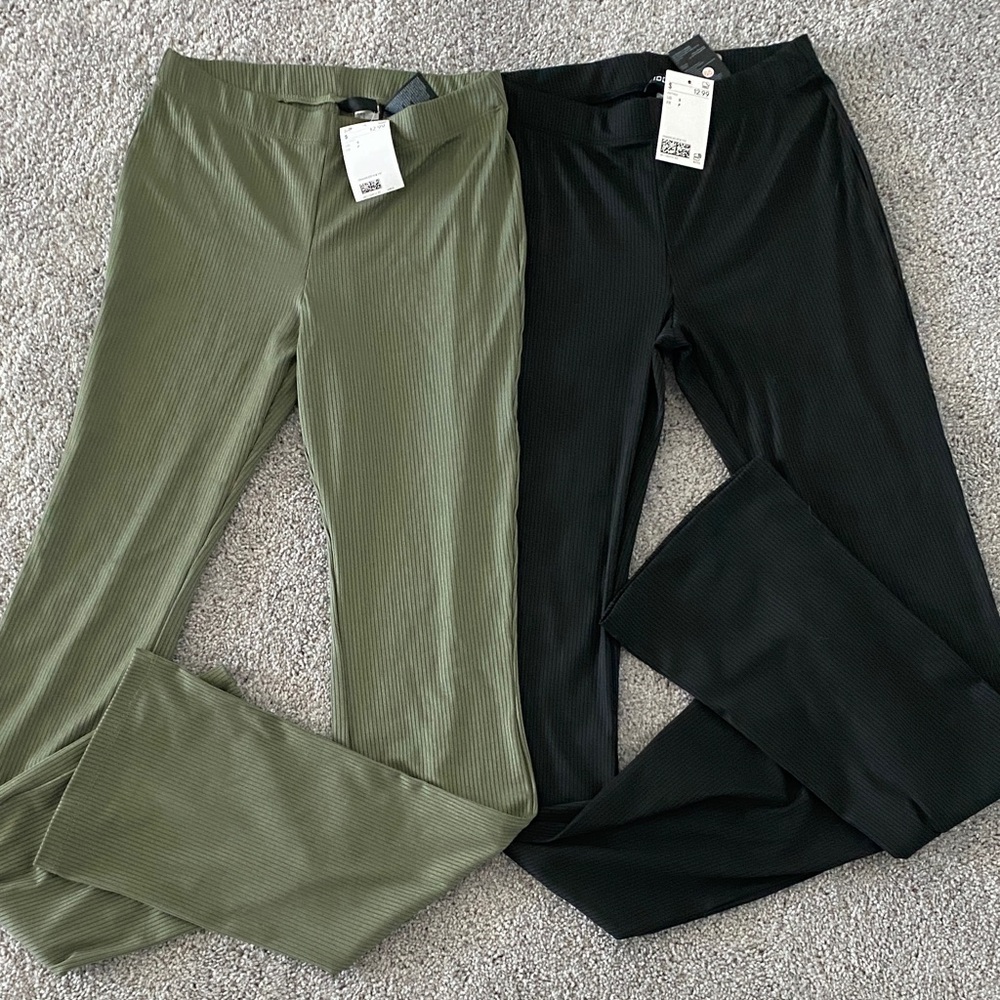 2 Divided Ribbed flair leggings